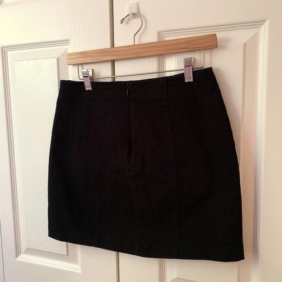Black Skirt - Picture 6 of 7